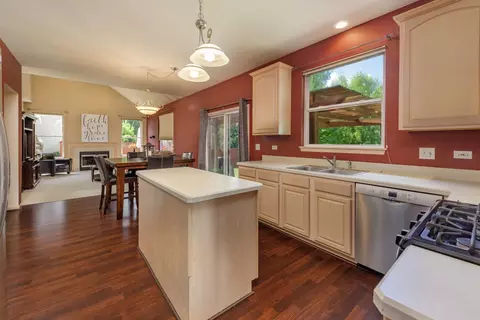 11654 S Olympic Dr, Plainfield, IL 60585 photo 6