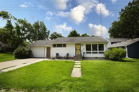 206 W Wall St, Lexington, IL 61753
