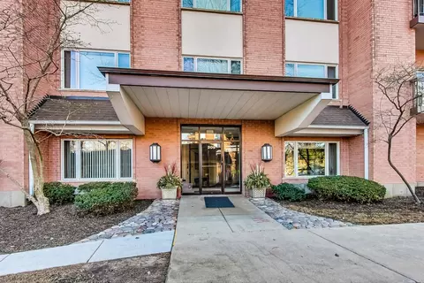 209 Rivershire Ln #503, Lincolnshire, IL 60069