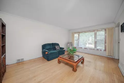 560 Selborne Rd, Riverside, IL 60546 photo 3