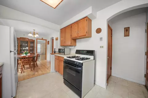 560 Selborne Rd, Riverside, IL 60546 photo 11