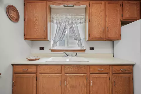 560 Selborne Rd, Riverside, IL 60546 photo 9