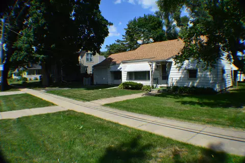 341 Wilcox Ave, Elgin, IL 60123 photo 2