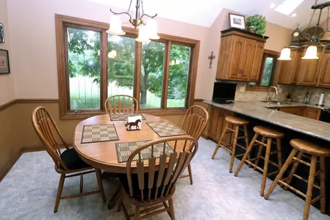 12 N290 Jackson Dr, Elgin, IL 60124 photo 5