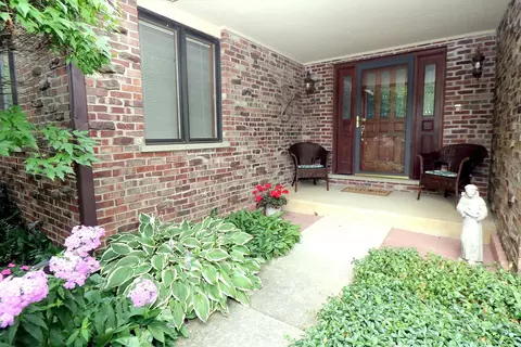 12 N290 Jackson Dr, Elgin, IL 60124 photo 2
