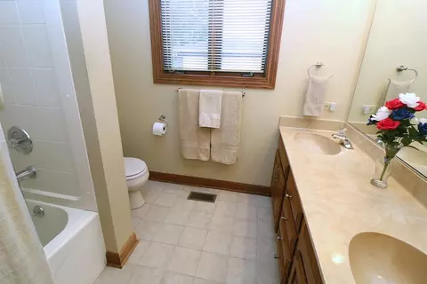12 N290 Jackson Dr, Elgin, IL 60124 photo 19