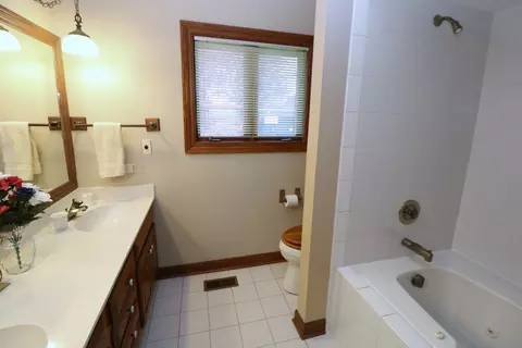 12 N290 Jackson Dr, Elgin, IL 60124 photo 17