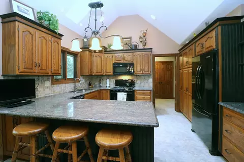 12 N290 Jackson Dr, Elgin, IL 60124 photo 4