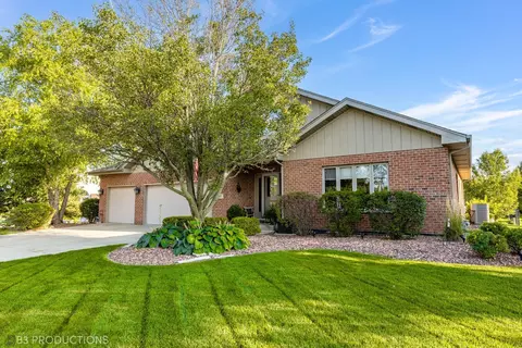 9007 Letterkenny Dr, Tinley Park, IL 60487