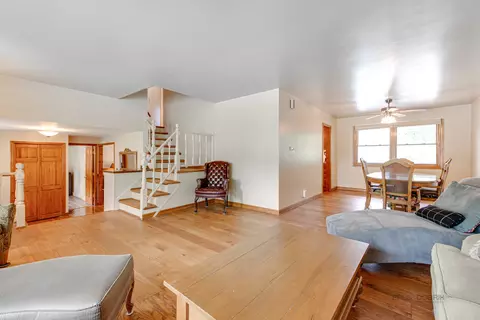 4150 Ohare Dr, Hoffman Estates, IL 60192 photo 9