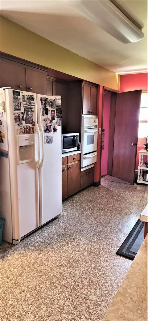 327 E 1st St, Oglesby, IL 61348 photo 6