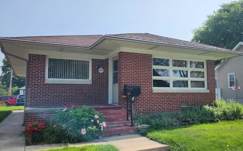 327 E 1st St, Oglesby, IL 61348 photo 2