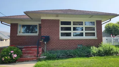 327 E 1st St, Oglesby, IL 61348