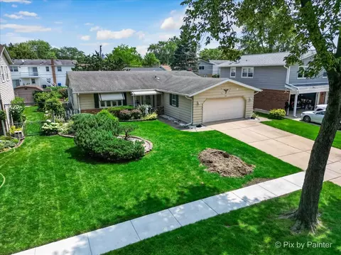 1105 S Cherrywood Dr, Mount Prospect, IL 60056