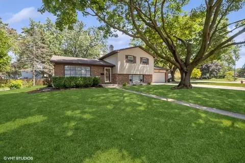 125 N Lyle Ave, Elgin, IL 60123