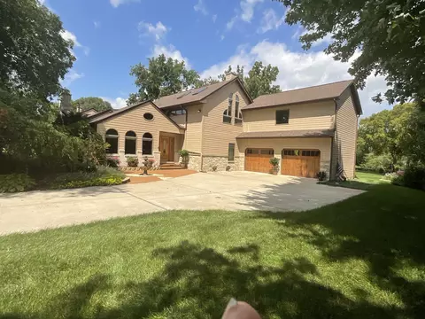 8 S321 Barnes Rd, Aurora, IL 60506