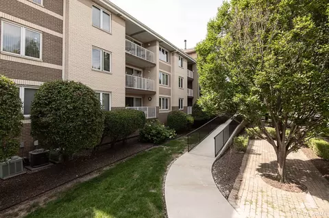 10700 S Washington St #105, Oak Lawn, IL 60453
