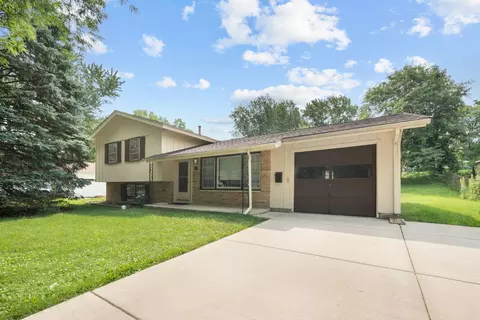 1323 Cabot Ln, Schaumburg, IL 60193