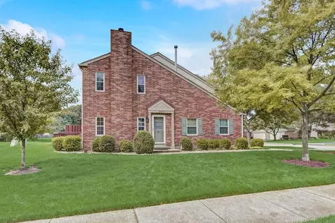 301 Cromwell Ct, Westmont, IL 60559