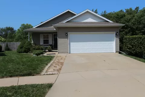 28 Fuller Ct, Bloomington, IL 61705 photo 2