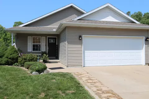 28 Fuller Ct, Bloomington, IL 61705