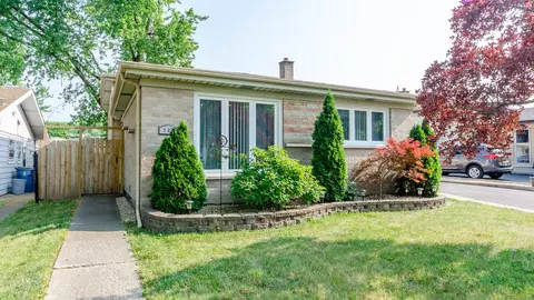 325 W Diversey Ave, Addison, IL 60101