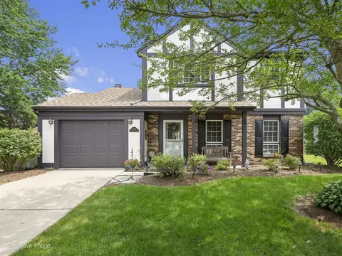 2 S521 Continental Dr, Warrenville, IL 60555