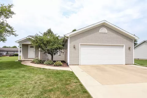 402 Wilson Ave, Le Roy, IL 61752