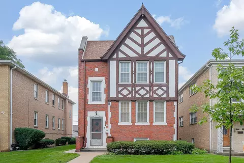 10324 Chaucer St, Westchester, IL 60154