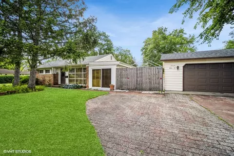 1100 Dell Rd, Northbrook, IL 60062