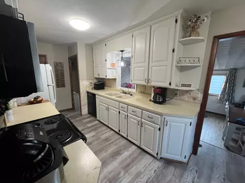 500 Maple Ave, Morrison, IL 61270 photo 4