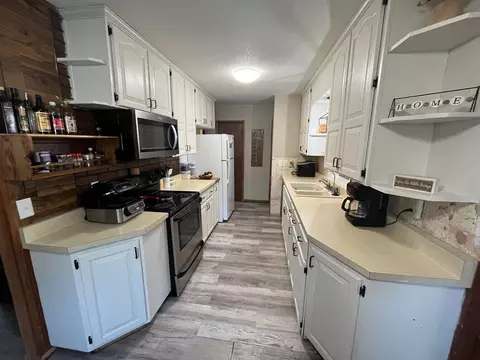 500 Maple Ave, Morrison, IL 61270 photo 3