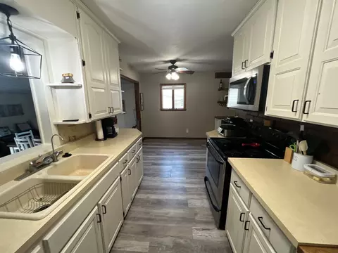 500 Maple Ave, Morrison, IL 61270 photo 2