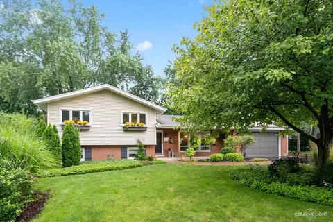 28 W135 Plainview Dr, Naperville, IL 60564