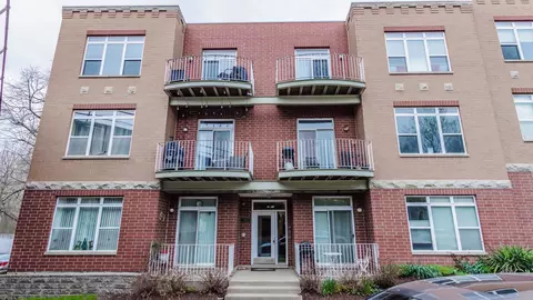 946 W Fry St #1E, Chicago, IL 60642