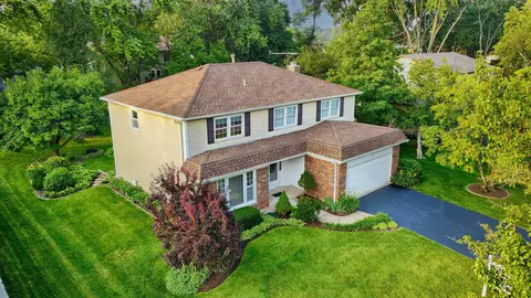 1107 Sara Ln, Naperville, IL 60565