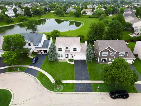 8 Baldwin Ct, Lake In The Hills, IL 60156