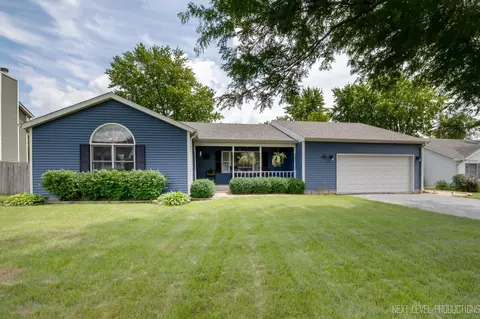 19 Primrose Ln, Sycamore, IL 60178