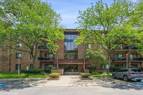 714 Walnut Dr #106, Darien, IL 60561
