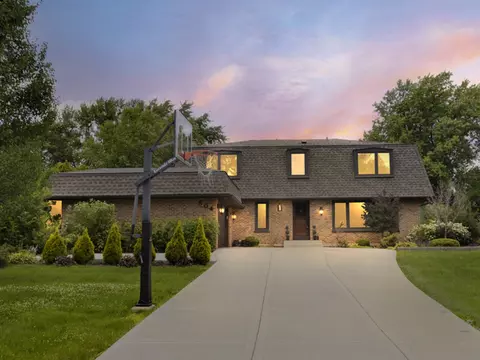 504 E Niagara Ave, Schaumburg, IL 60193