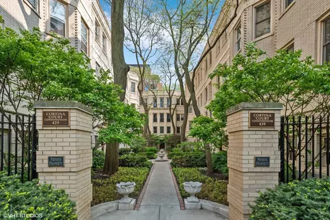 429 W Aldine Ave #8, Chicago, IL 60657