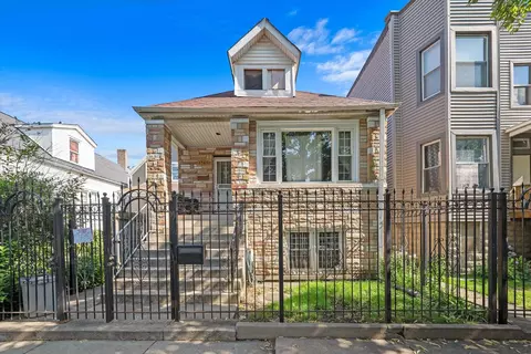 3566 W Shakespeare Ave, Chicago, IL 60647