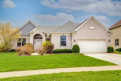 1027 Timber Lake Dr, Antioch, IL 60002