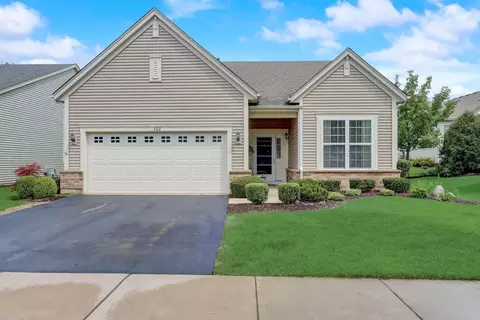 1111 Heathrow Ln, Aurora, IL 60502