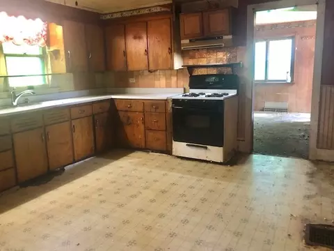 1312 E 4th St, Sterling, IL 61081 photo 4