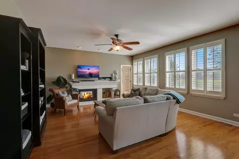 3055 Bridgeham St, Elgin, IL 60124 photo 13