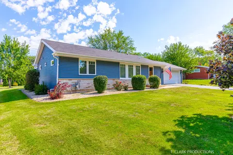 21 W280 Temple Dr, Itasca, IL 60143