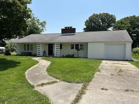 107 E Reynolds St, Tolono, IL 61880