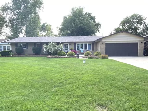 818 N Prairie View Dr, Kankakee, IL 60901