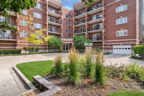 405 W Front St #3-206, Wheaton, IL 60187
